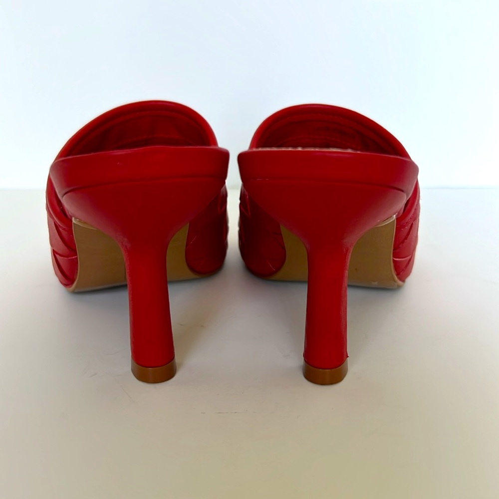 Vince Camuto Red Mules with Block Heel and Open Back - Picture 2 of 6
